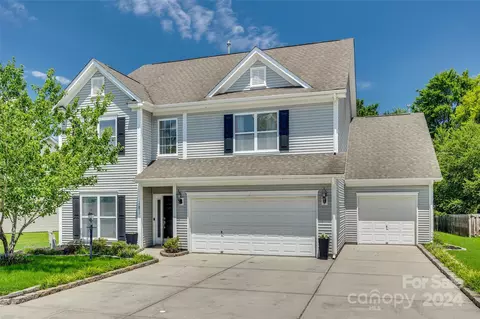 12811 Waterlyn Club Dr, Charlotte, NC 28278