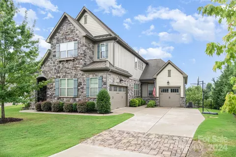 17405 Hawkwatch Ln, Charlotte, NC 28278