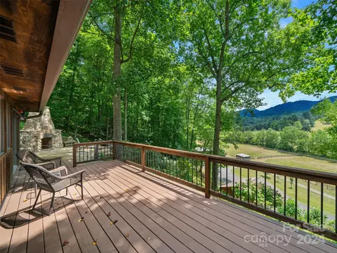 160 Cool Creek Dr, Burnsville, NC 28714