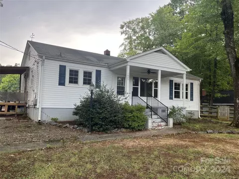 1025 Pine Circle Dr, Concord, NC 28027