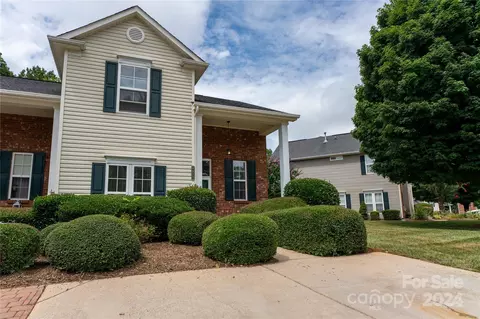 8973 Cinnabay Dr, Charlotte, NC 28216