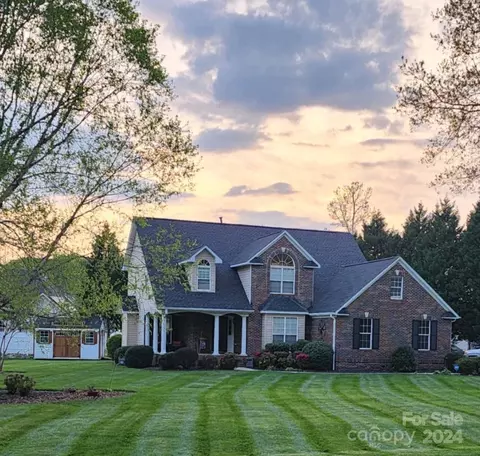 1060 Glenfield Dr, Salisbury, NC 28147