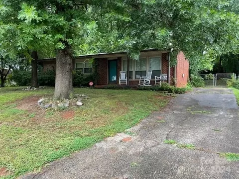 724 Scott St, Burlington, NC 27215