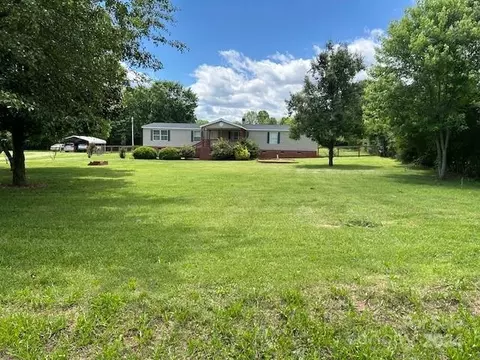 110 Luangthep Ln, Statesville, NC 28625