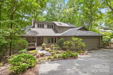 1 Heritage Ct, Lake Wylie, SC 29710