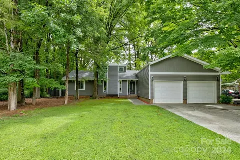 1211 Rock Point Rd, Charlotte, NC 28270