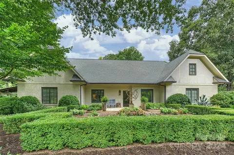 4532 Longwood Dr, Charlotte, NC 28209