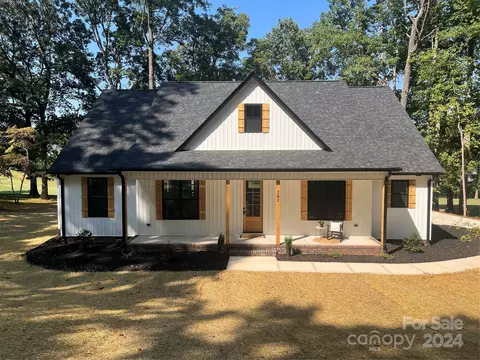 202 Travis Ln, Salisbury, NC 28146