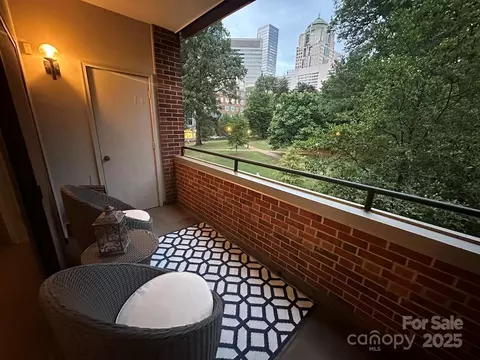 224 N Poplar 15 St #15, Charlotte, NC 28202
