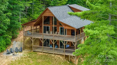191 Lexington Dr, Brasstown, NC 28902