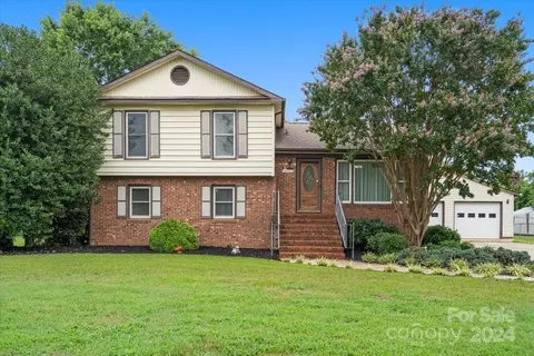 12113 Taragate Dr, Charlotte, NC 28273
