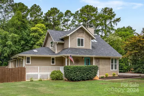 202 Pinewood Dr, Huntersville, NC 28078