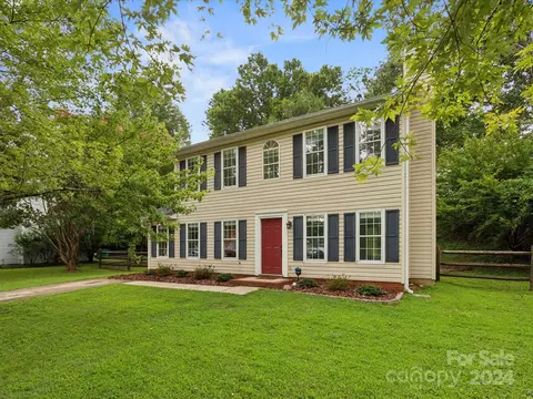 7910 Glencannon Dr, Charlotte, NC 28227