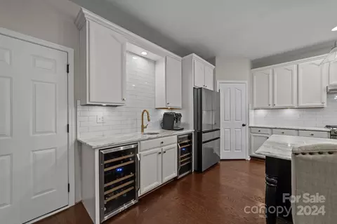 Kitchen - 10129 Squires Way, Cornelius, NC 28031 photo 3 of 7