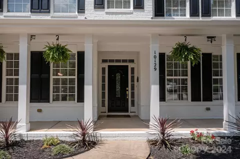 Exterior - 10129 Squires Way, Cornelius, NC 28031 photo 2 of 5