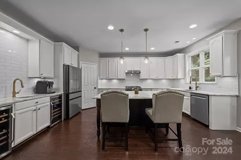 Kitchen - 10129 Squires Way, Cornelius, NC 28031 photo 2 of 7
