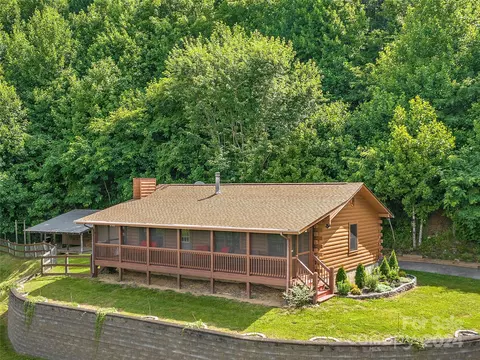 445 Harmony Trl, Canton, NC 28716