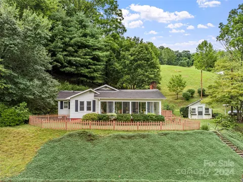 15388 Us Hwy 19 W Hwy W, Green Mountain, NC 28740