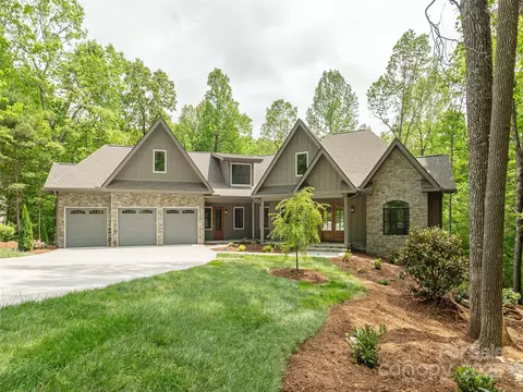 30 Farwood Ct, Flat Rock, NC 28731