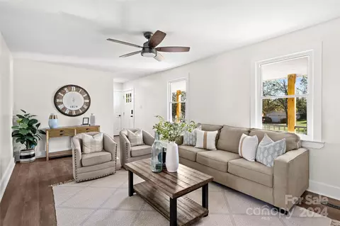 Living - 1660 Willowbrook Dr, Fort Mill, SC 29708 photo 2 of 3