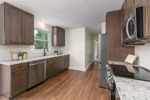 Kitchen - 1660 Willowbrook Dr, Fort Mill, SC 29708 photo 2 of 3