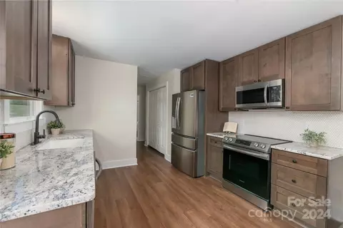 Kitchen - 1660 Willowbrook Dr, Fort Mill, SC 29708 photo 3 of 3