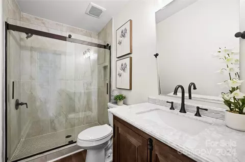 Bath - 1660 Willowbrook Dr, Fort Mill, SC 29708 photo 1 of 1