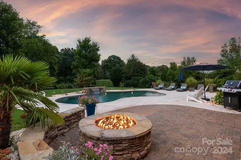 2414 Creek Manor Dr, Waxhaw, NC 28173