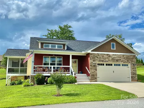 362 River Breeze Ln, Etowah, NC 28729