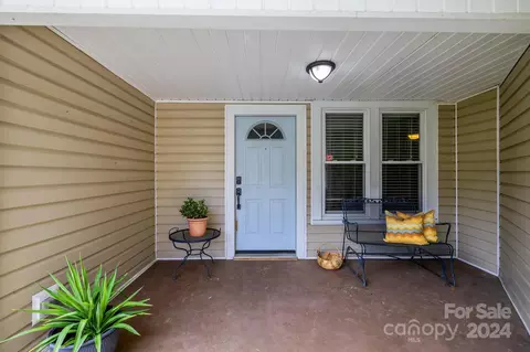 Exterior - 284 8th Ave, Cramerton, NC 28032 photo 5 of 7