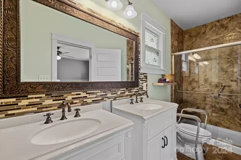 Bath - 284 8th Ave, Cramerton, NC 28032 photo 1 of 2