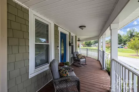 Exterior - 284 8th Ave, Cramerton, NC 28032 photo 3 of 7