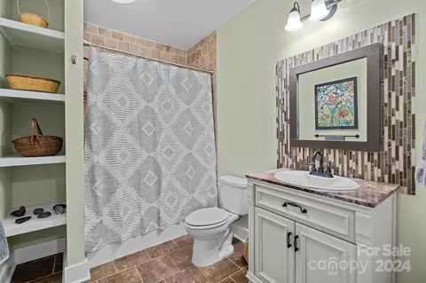 Bath - 284 8th Ave, Cramerton, NC 28032 photo 2 of 2