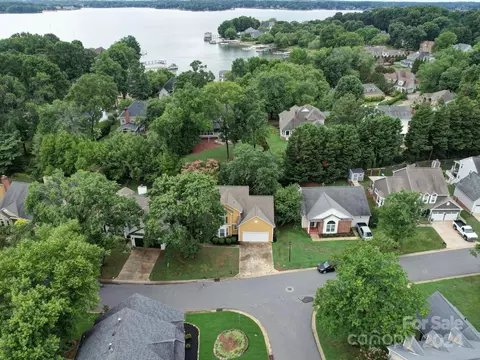 141 Ashford Hollow Ln, Mooresville, NC 28117