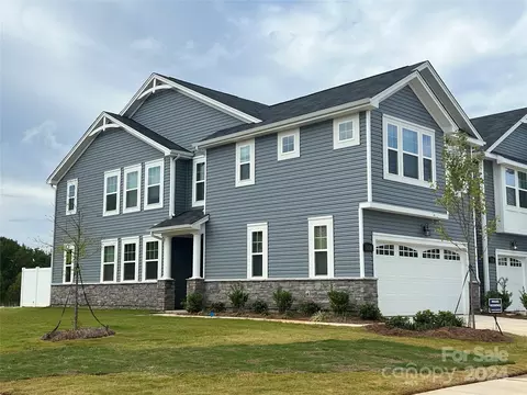 5138 Carrick St, Charlotte, NC 28215