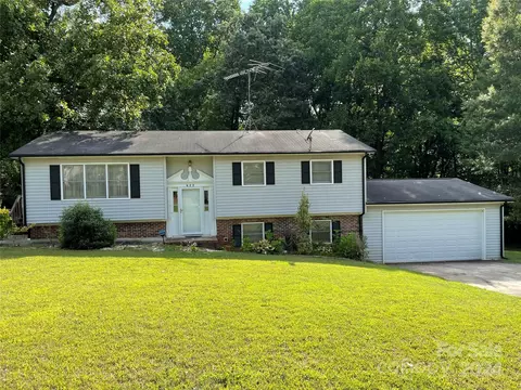 622 Sharon Dr, Statesville, NC 28625
