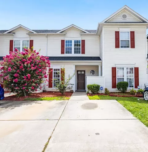 1748 Holliford Ct, Charlotte, NC 28215
