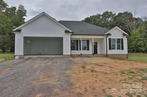 745 Beech St, Yadkinville, NC 27055