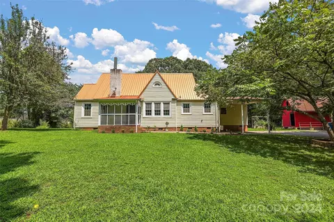 1388 Sandiwood Ct, Claremont, NC 28610