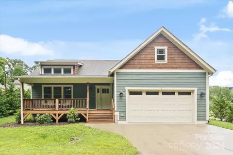 3 Arrow Creek Dr, Asheville, NC 28805