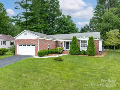 27 St Andrews Dr, Etowah, NC 28729