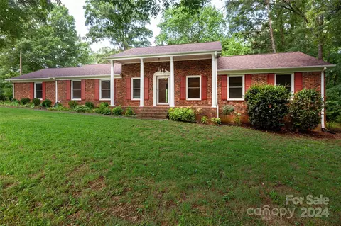 4528 Whispering Oaks Dr, Charlotte, NC 28213