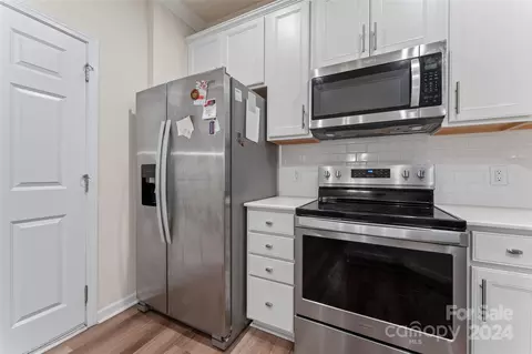 Kitchen - 473 Hunters Dance Rd, Fort Mill, SC 29708 photo 2 of 2