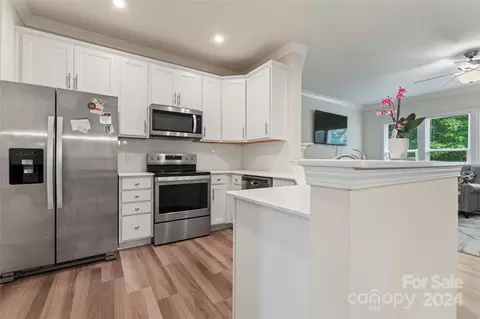 Kitchen - 473 Hunters Dance Rd, Fort Mill, SC 29708 photo 1 of 2