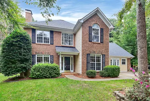 2041 Swaim Dr, Matthews, NC 28105