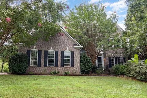 15547 Donnington Dr, Charlotte, NC 28277