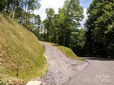 APT 32 Tapestry Trail, Waynesville, NC 28785