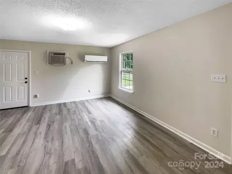 Living - 721 3rd Ave, Gastonia, NC 28054 photo 4 of 4