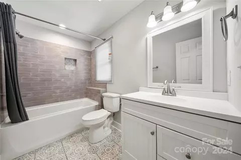 Bath - 326 E 20th St, Kannapolis, NC 28083 photo 1 of 1