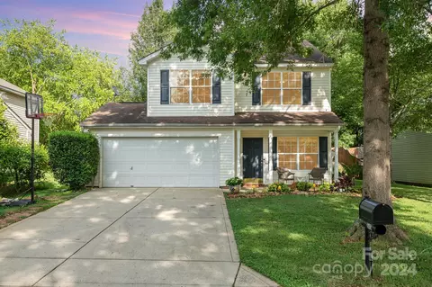 840 Settlement Dr, Clover, SC 29710